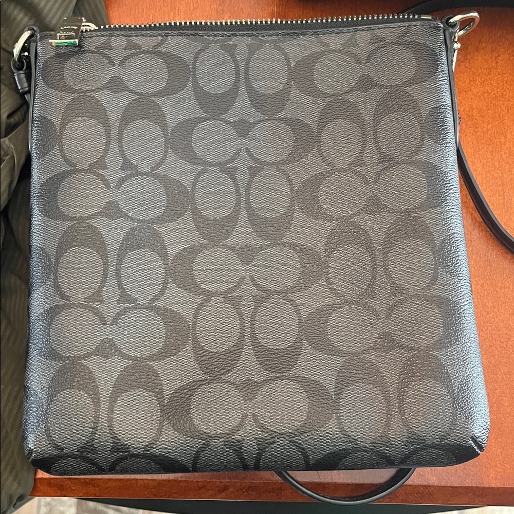 Coach Black Crossbody Bag and Wallet with Cityscape Design - Picture 3 of 3